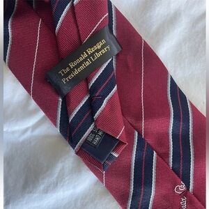 The Ronald Reagan Presidential Library Neck Tie 100% Silk Red Blue Memorabilia